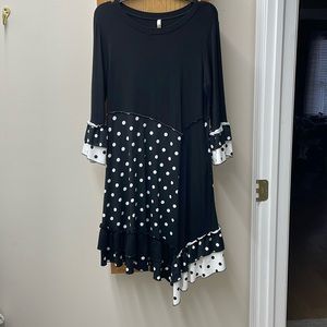 Celeste ladies, dress size large black-and-white
